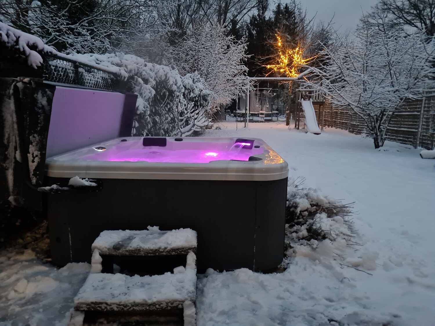 Island Spas Nevis 45jets Toonzaal model 213x198x87cm
