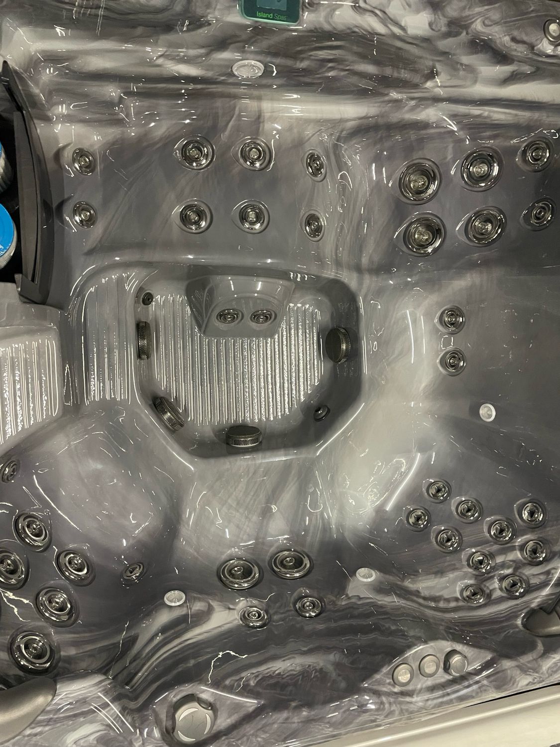 Island Spas Nevis 45jets Toonzaal model 213x198x87cm