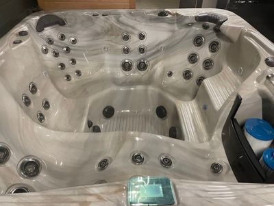 Island Spas Antigua 52jets Toonzaalmodel 213x213x91cm