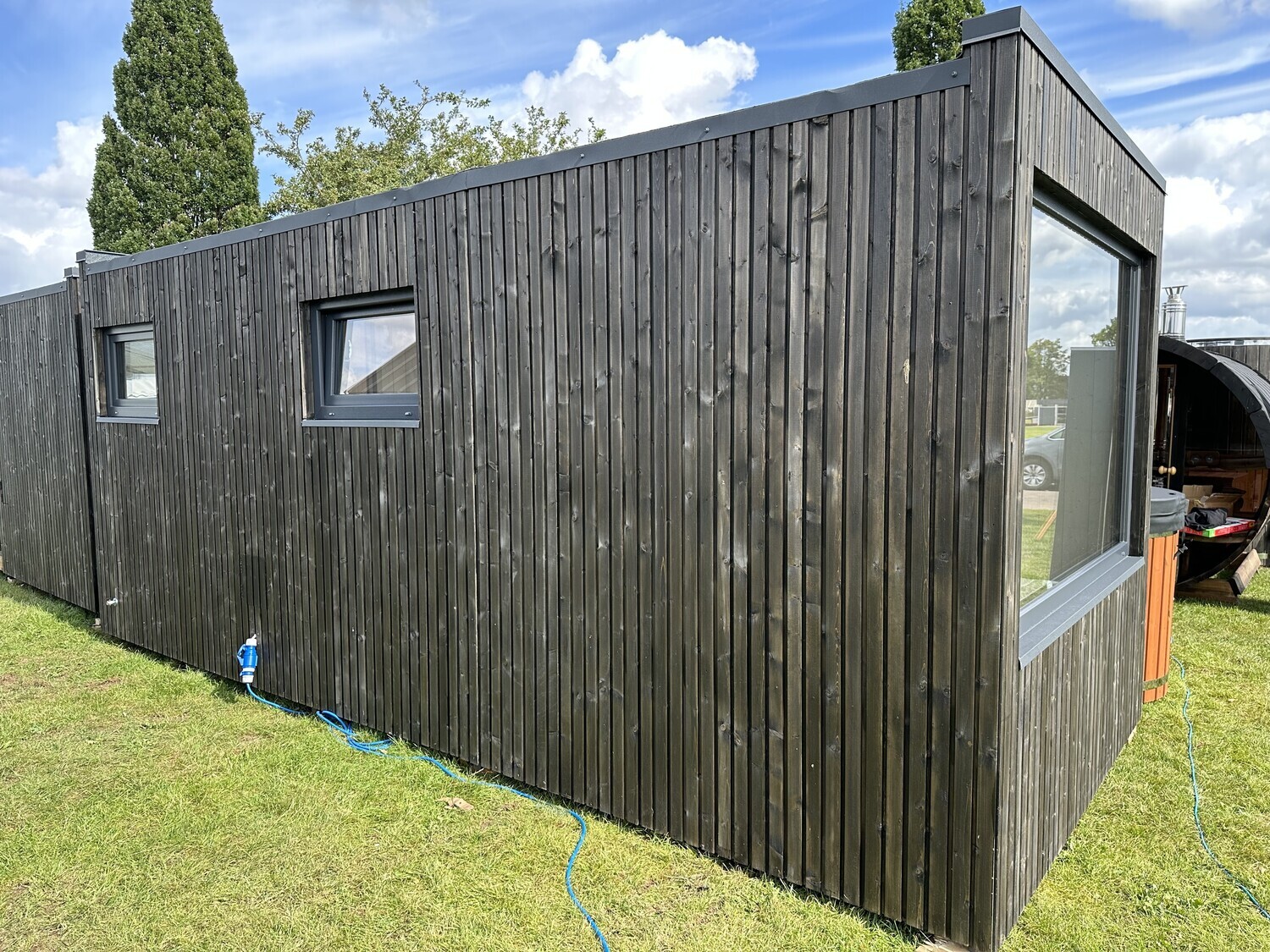 TINY HOUSE Outdoor Prefab Huis klein huis H=255cm B=240cm L=600cm IDEALe SPAS TINY HOUSE Outdoor Prefab Huis klein huis achterzijde