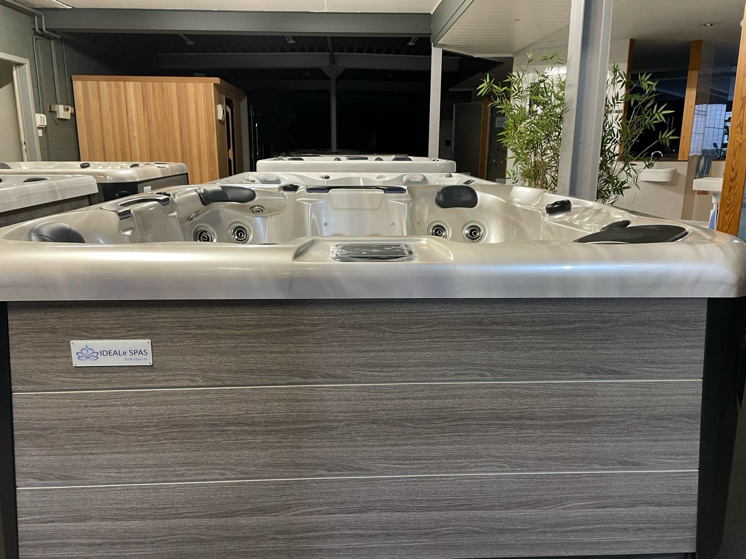 IDEALe Spas STAR PRIDE60 POWER+ 200x200x90 56jets 3pompen IDEALe Spas STAR PRIDE60 POWER+ 200x200x90 56jets 3pompen