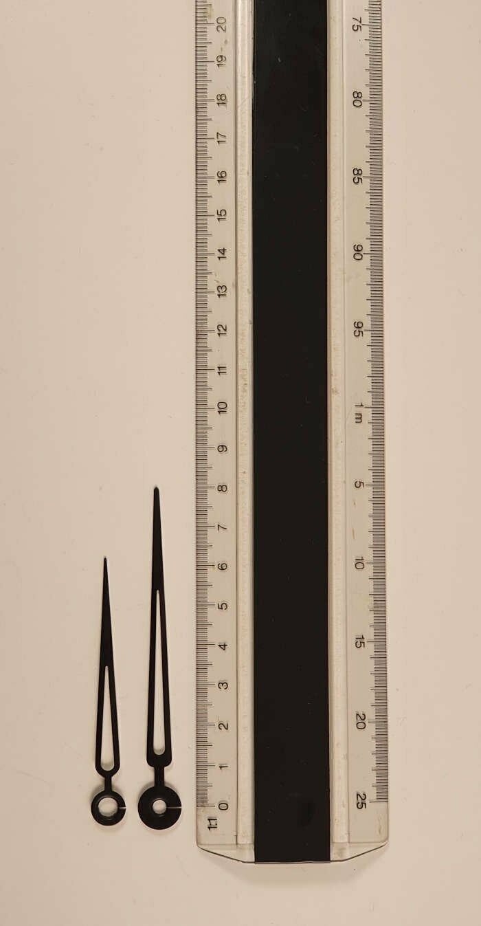 Rundschaft-Zeigerpaar spitze Form schwarz/gold/silberfarben  - 80 mm
