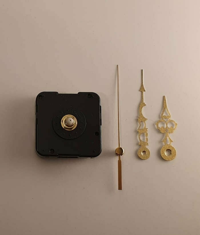 Kriechendes / Schleichendes Quarzuhrwerk - kurze Welle incl. Zeigersatz Antik goldfarben - 78 mm