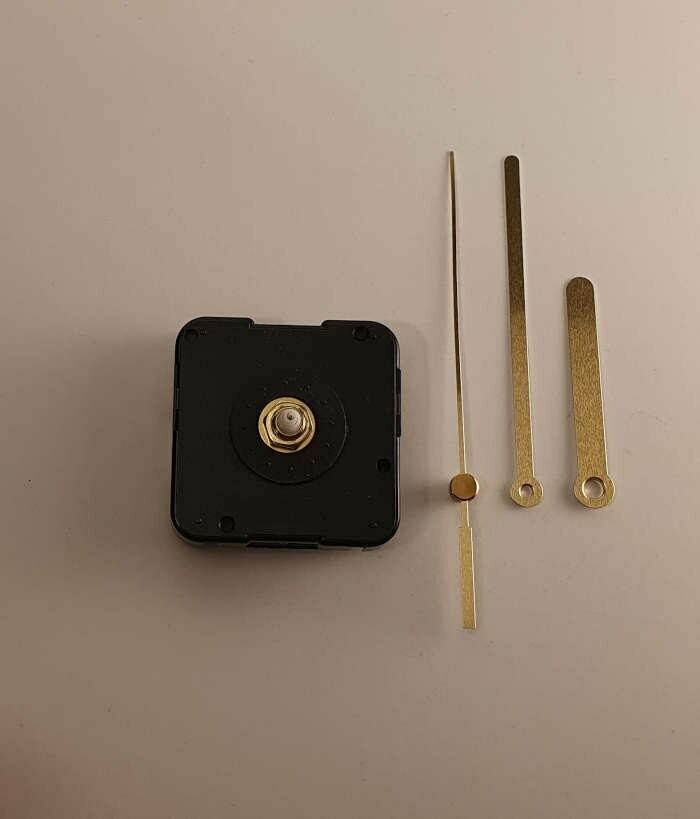 Kriechendes / Schleichendes Quarzuhrwerk - kurze Welle incl. Zeigersatz Balkenform gold - 90 mm