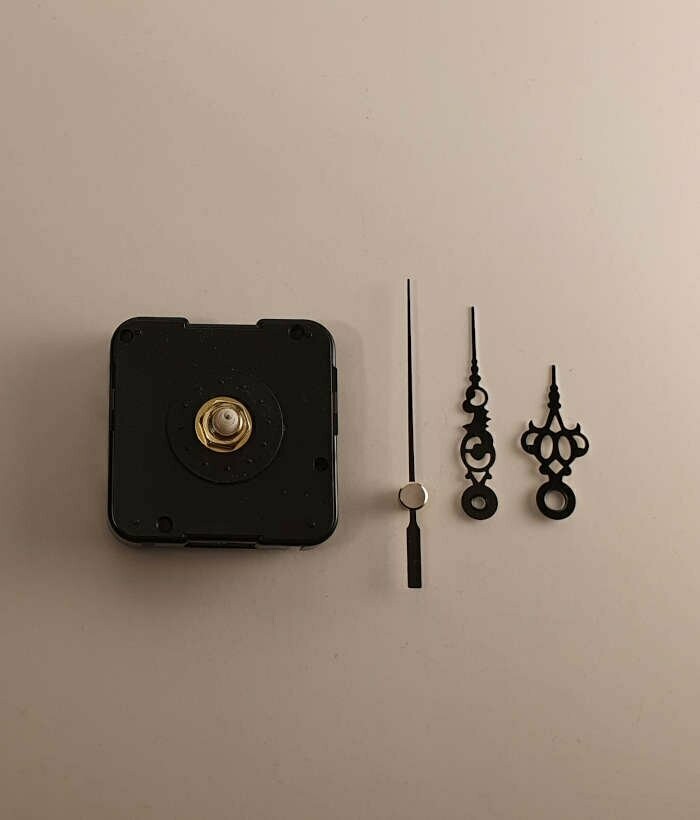 Kriechendes / Schleichendes Quarzuhrwerk - kurze Welle incl. Zeigersatz Anik schwarz - 52 mm