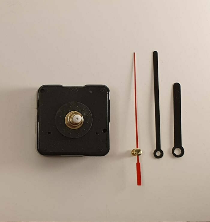Kriechendes / Schleichendes Quarzuhrwerk - lange Welle incl. Zeigersatz Balkenform schwarz - 80 mm
