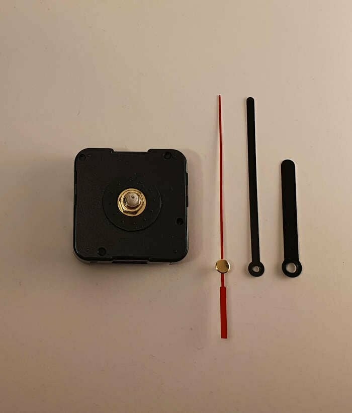 Kriechendes / Schleichendes Quarzuhrwerk - kurze Welle incl. Zeigersatz Balkenform schwarz - 90 mm