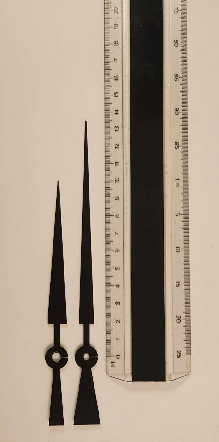 Rundschaftzeiger Lanzenform schwarz/gold - 135 mm