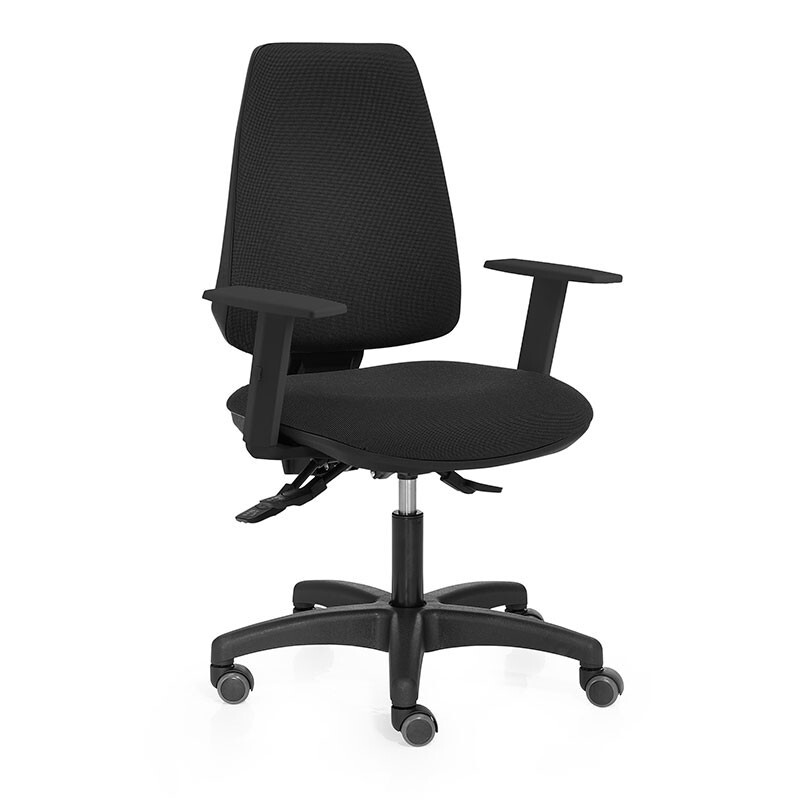 Silla Adapta. Respaldo y asiento tapizado negro.
