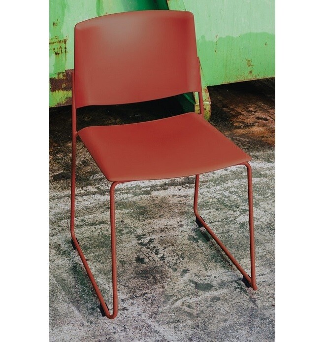 Silla Ema Patín de Enea con respaldo abierto.