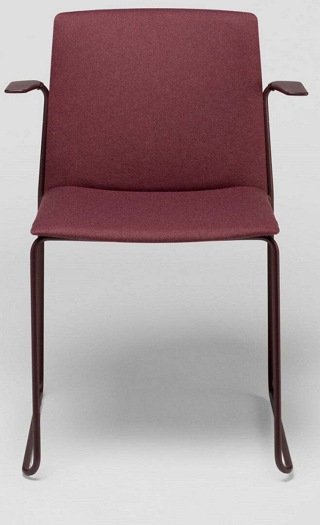 Silla Ema patín de Enea con respaldo cerrado y brazos. Silla Ema patín de Enea con respaldo cerrado y brazos.