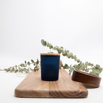 Geurkaarsje Met Houten Deksel - Frosted Marineblauw