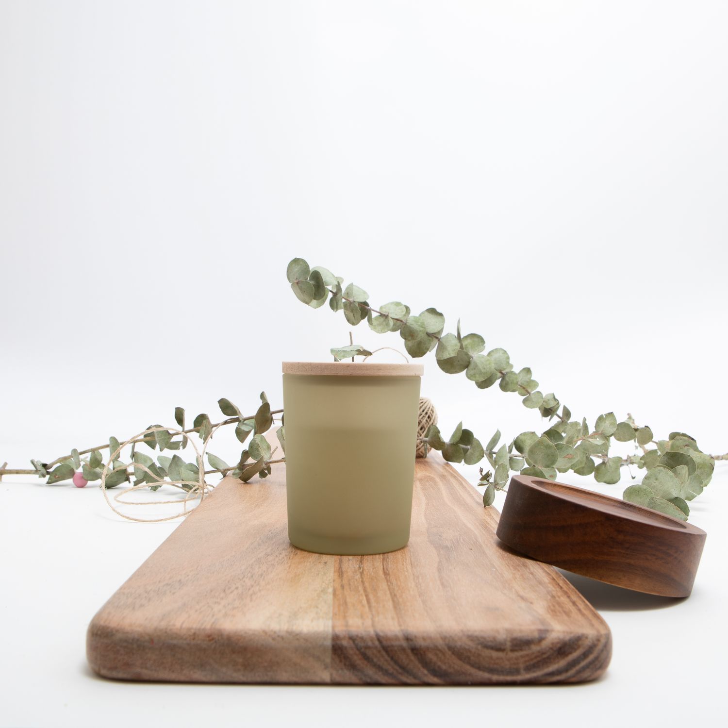 Geurkaarsje Met Houten Deksel Groot - Frosted Zijdegroen