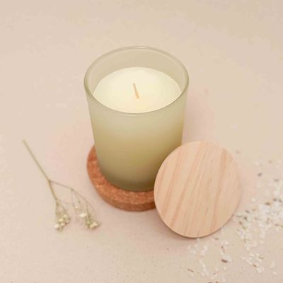 Geurkaarsje Met Houten Deksel Groot - Frosted Zijdegroen