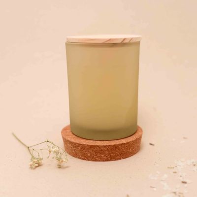 Geurkaarsje Met Houten Deksel Groot - Frosted Zijdegroen