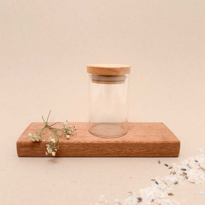 Glazen potje met houten deksel