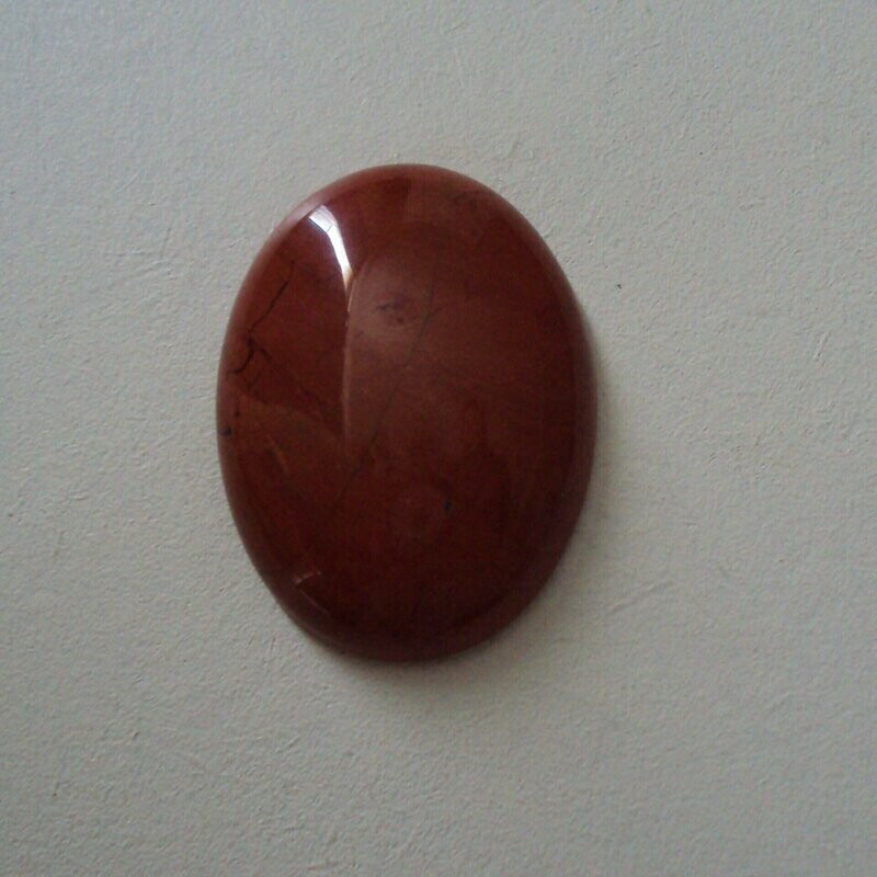 Presse papier ou figurine déco, handmade, en pierre fine naturelle  jaspe rouge, motif cabochon, neuf