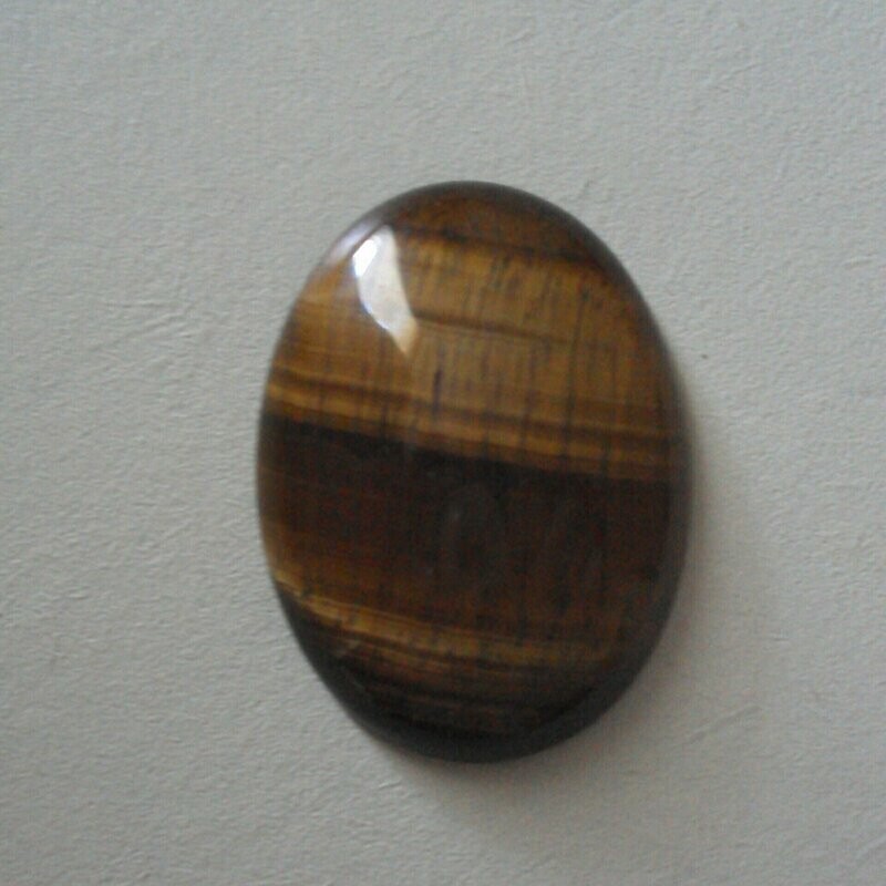 Presse papier ou figurine déco, handmade, en pierre fine naturelle  oeil de tigre, motif cabochon, neuf