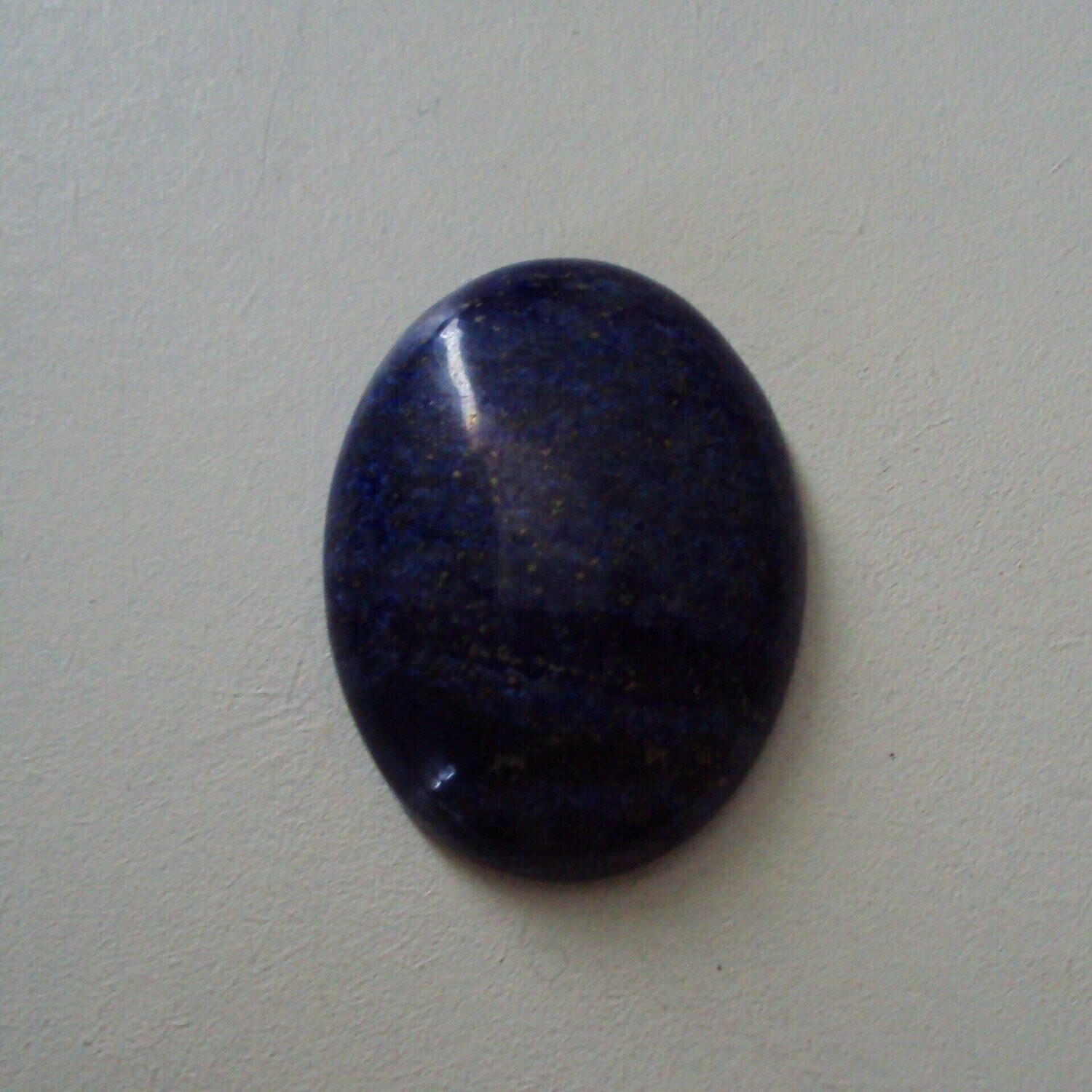 Presse papier ou figurine déco, handmade, en pierre fine naturelle  lapis lazuli, motif cabochon, neuf