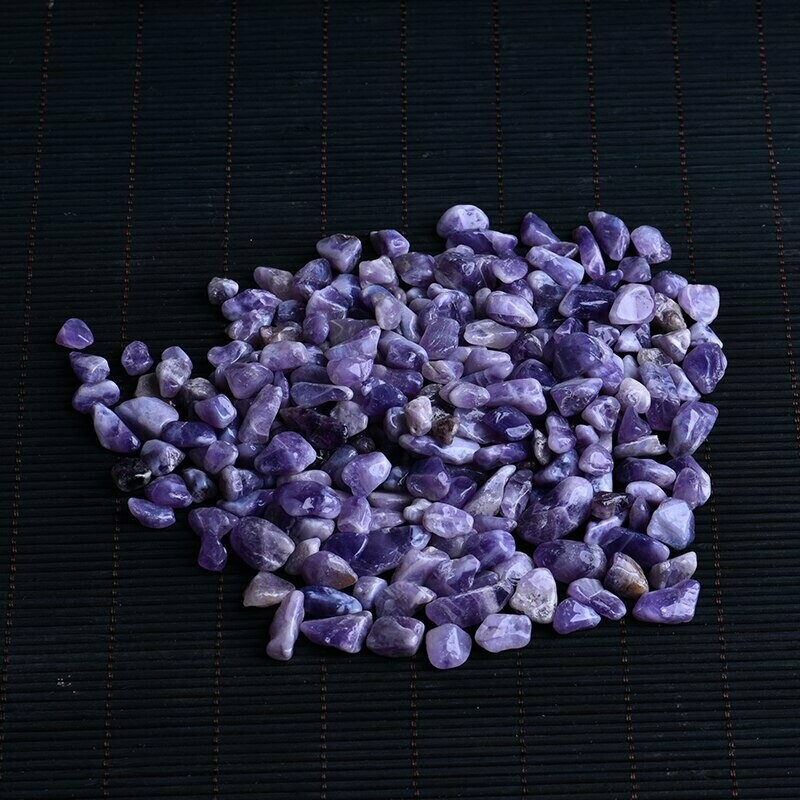 Petites pierres fines naturelles  en améthyste, de 4 à 6 mm, 50 gr, neuves