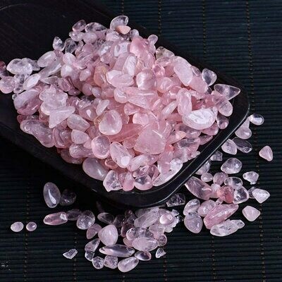 Petites pierres fines naturelles  en quartz rose, de 4 à 6 mm, 50 gr, neuves