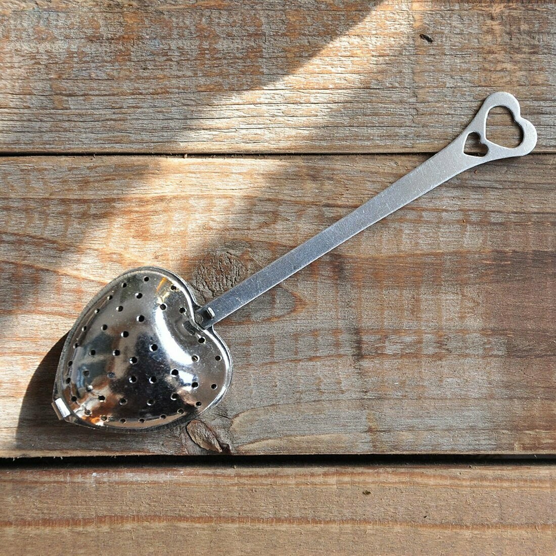 Cuillère infusette pour  thé ou infusion en acier inox, motif coeur, neuf