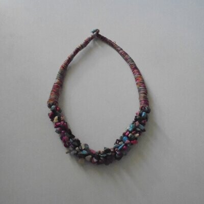 Collier multi-rangs, handmade, en pierre fine naturelle agate multi couleurs, et en corde, 46 cm, neuf