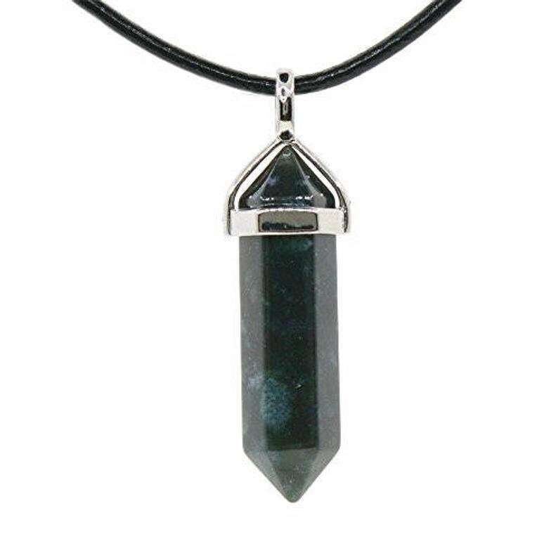 Pendentif motif colonne hexagone, handmade, en pierre fine naturelle agate mousse, et chaîne cordon en coton ciré, 50 cm, neuf