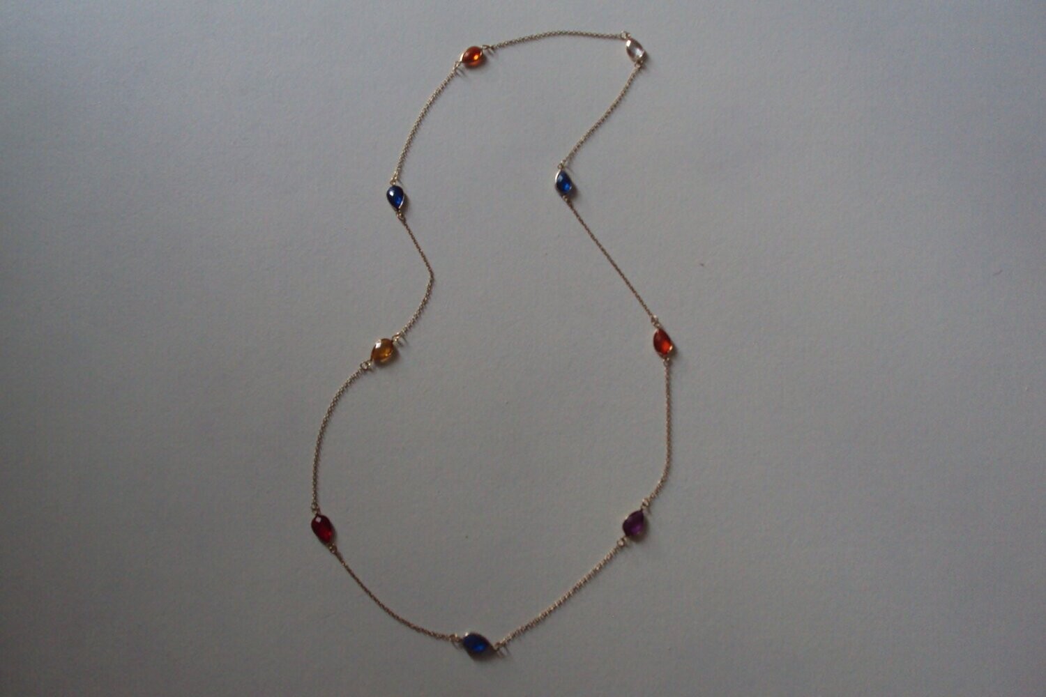 Collier sautoir, perles en cristal fantaisie colorées,  longueur : 91 cm, neuf
