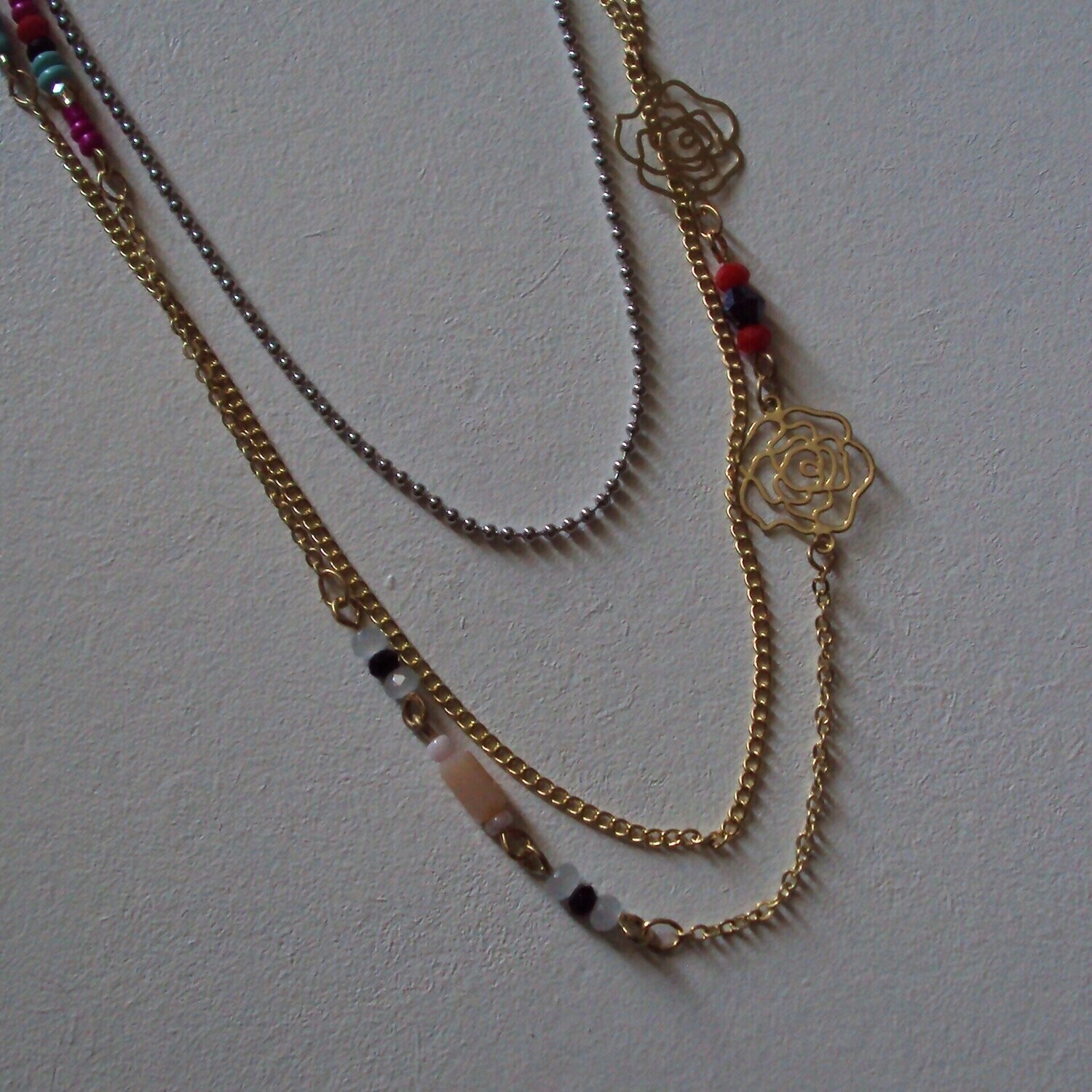 Collier sautoir bohème chic, perles multi-couleurs,  3 chaînes, longueur : 91 cm, neuf