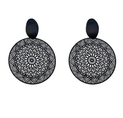 Boucles d'oreilles  motif mandala en pvc dur noir mat, neuves