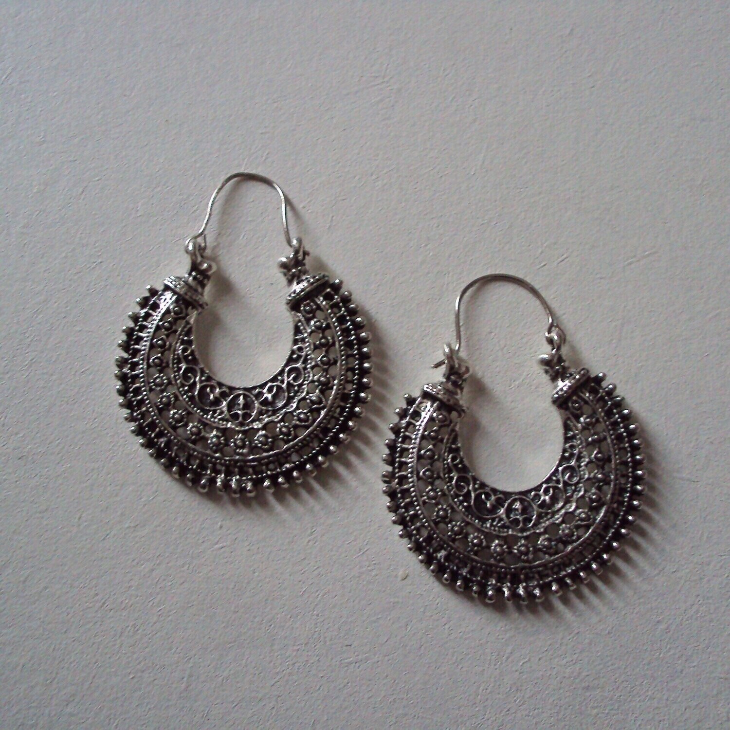 Boucles d'oreilles retro hippie, inde, métal argent alliage de zinc, neuves