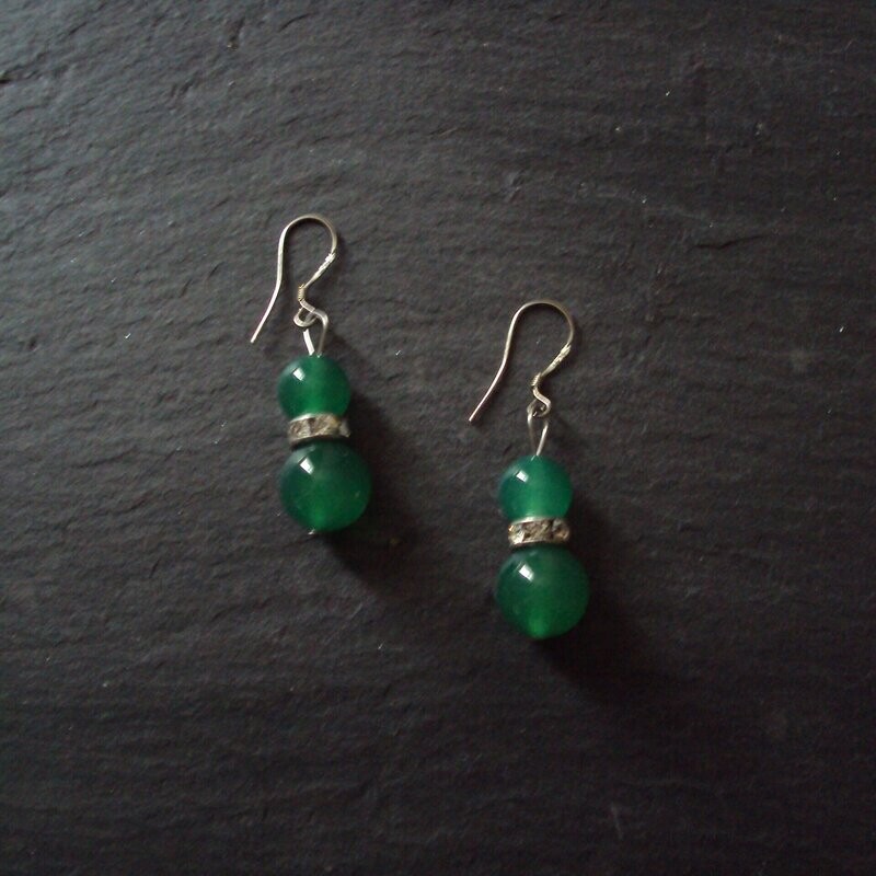 Boucles d'oreilles avec perles en pierre naturelle agate verte, et perle cylindre avec zircons, fermoir dormeuse en laiton argent finition sterling 925 rhodié, neuves Boucles d'oreilles avec perles en pierre naturelle agate verte, et perle cylindre avec zircons, fermoir dormeuse en laiton argent finition sterling 925 rhodié, neuves