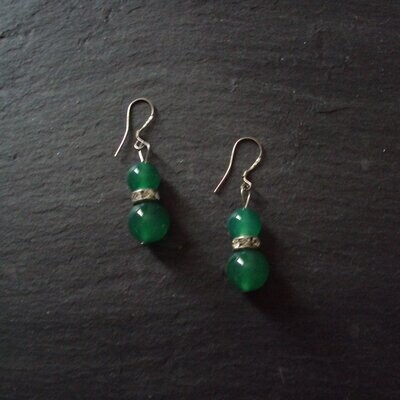 Boucles d'oreilles avec perles en pierre naturelle agate verte, et perle cylindre avec zircons, fermoir dormeuse en laiton argent finition sterling 925 rhodié, neuves Boucles d'oreilles avec perles en pierre naturelle agate verte, et perle cylindre avec zircons, fermoir dormeuse en laiton argent finition sterling 925 rhodié, neuves