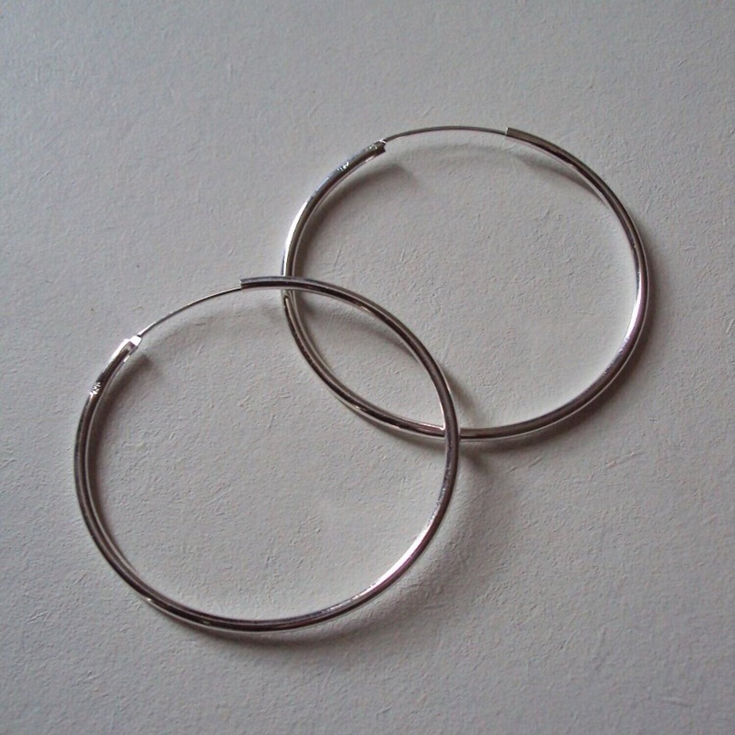 Boucles d'oreilles anneau, diamètre de 5 cm, en laiton argent finition argent sterling 925 rhodié, neuves - ? livraison gratuite -
