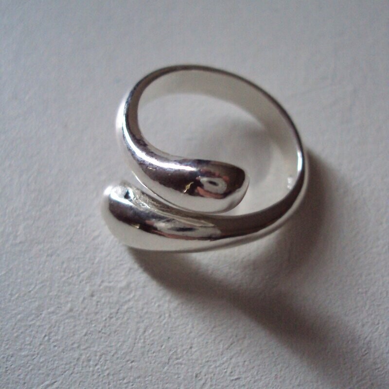 Bague plaqué argent sterling 925 rhodié, motif jonc, ajustable, neuve Bague plaqué argent sterling 925 rhodié, motif jonc, ajustable, neuve
