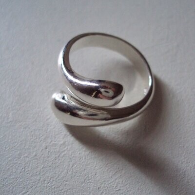 Bague plaqué argent sterling 925 rhodié, motif jonc, ajustable, neuve Bague plaqué argent sterling 925 rhodié, motif jonc, ajustable, neuve