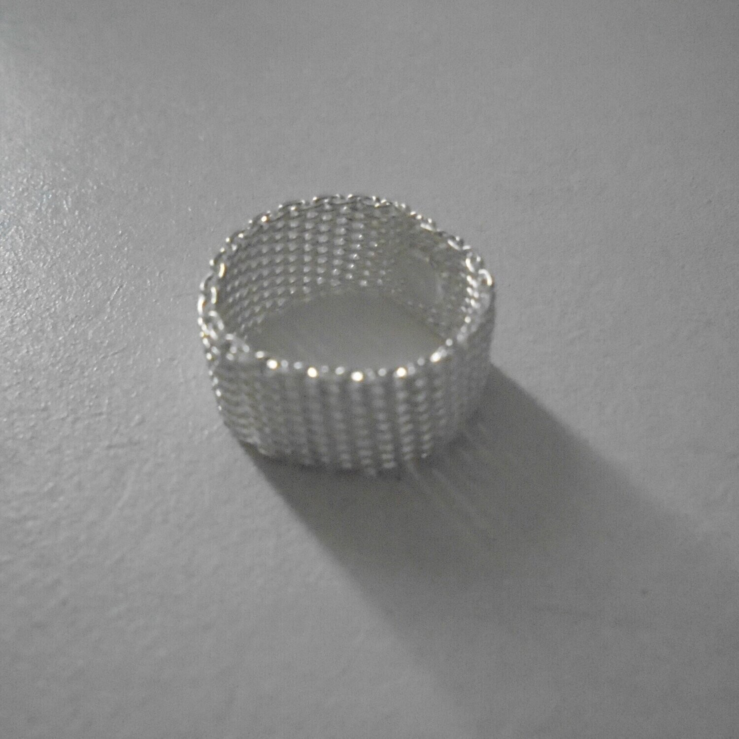 Bague plaqué argent sterling 925 rhodié, modèle anneau large, fines mailles, neuve  - ?  livraison gratuite    -