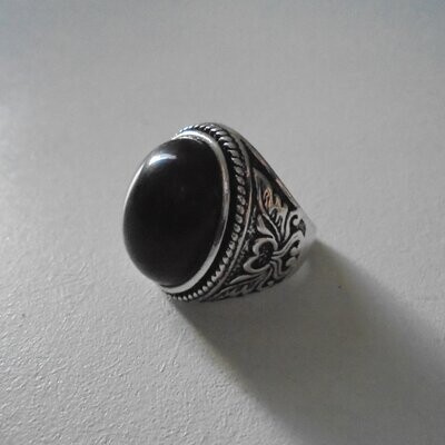 Bague avec pierre imitation onyx noir, look rétro tibétain, diamètre de l'anneau : 1,9 cm, neuve