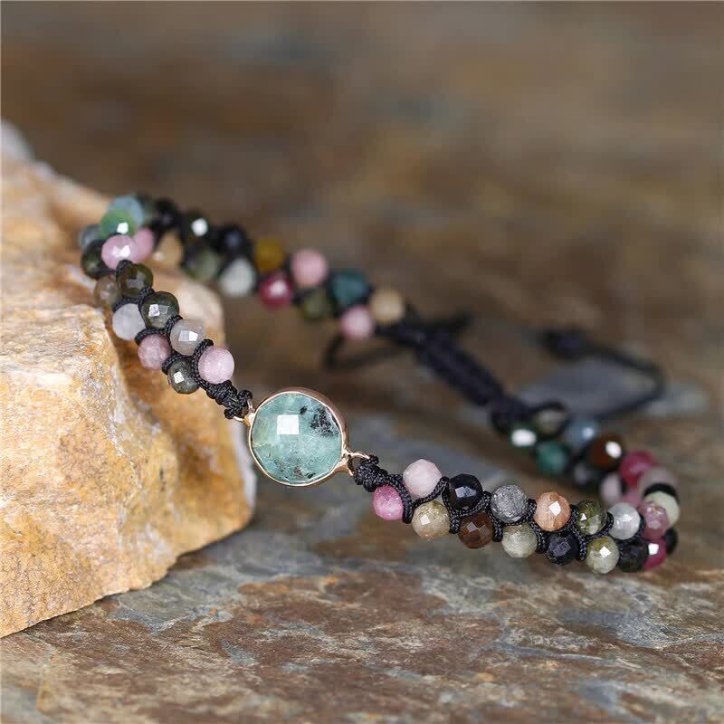 Bracelet handmade en pierres fines naturelles facettées, cabochon turquoise africaine, perles de 4 mm, neuf Bracelet handmade en pierres fines naturelles facettées, cabochon turquoise africaine, perles de 4 mm, neuf