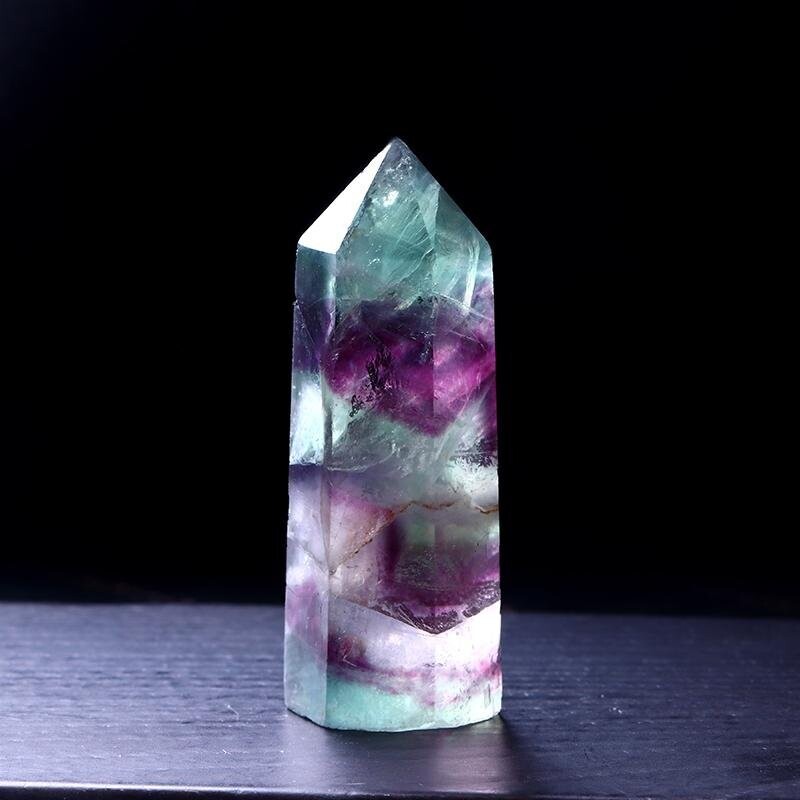 Sculpture handmade, en pierre fine naturelle fluorite, motif colonne hexagone, neuve