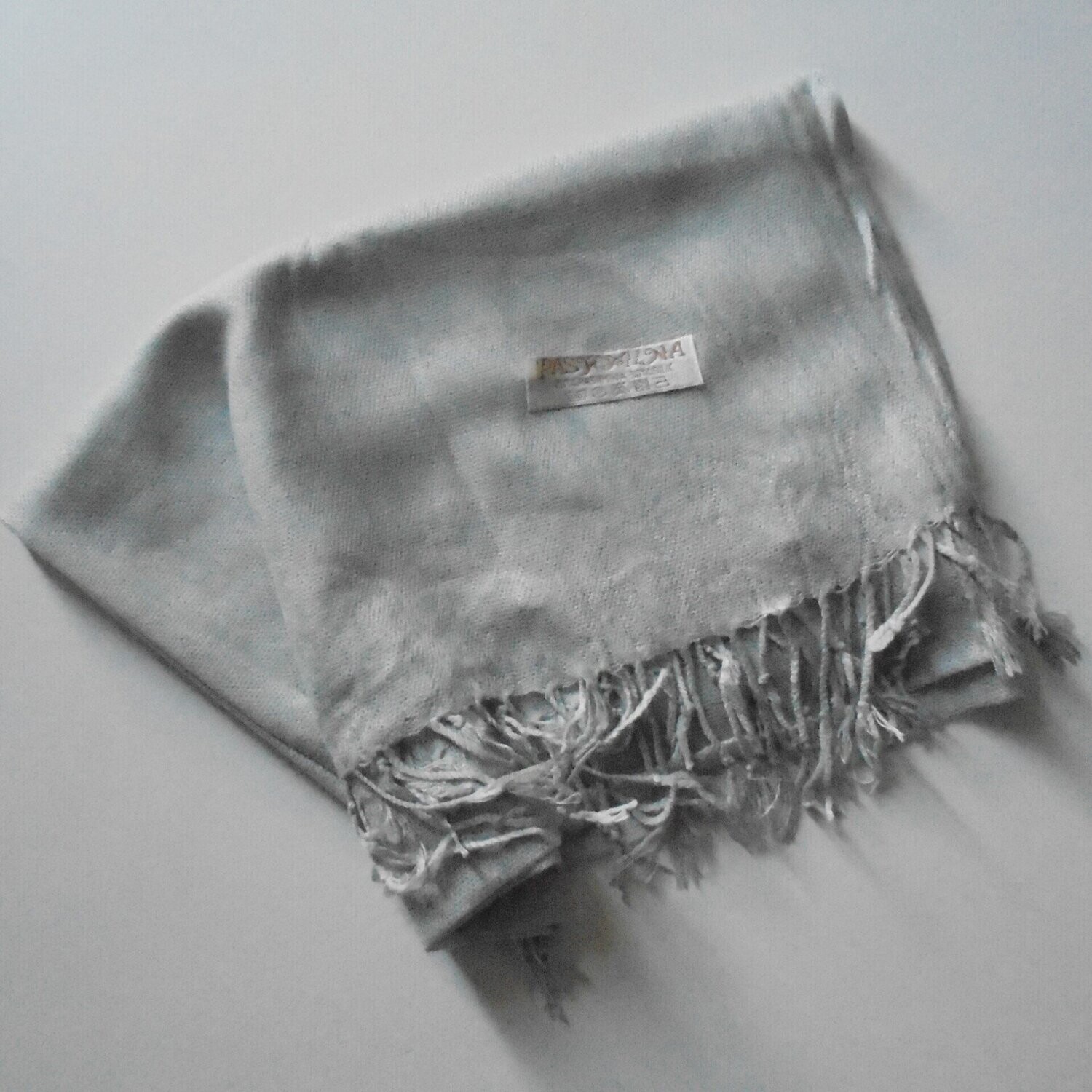 Echarpe wrap en pashmina et soie, couleur gris clair 60 cm sur 200 cm, neuve