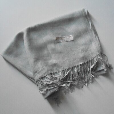 Echarpe wrap en pashmina et soie, couleur gris clair 60 cm sur 200 cm, neuve