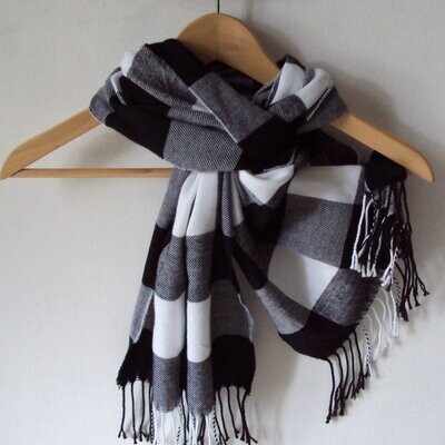 Echarpe en laine mélangée, motif tartan, couleurs noir-blanc-gris, 30 cm sur 180 cm, neuve