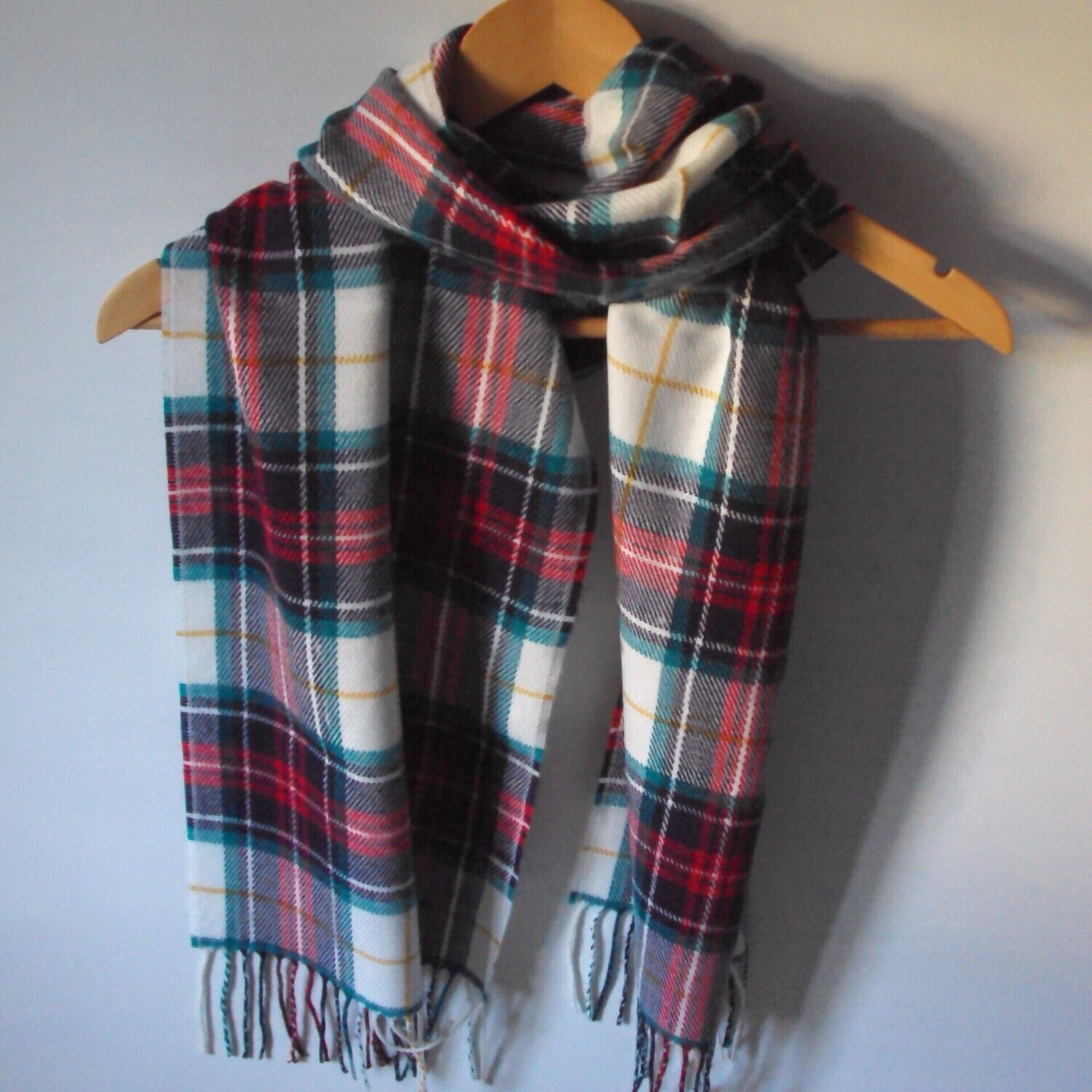 Echarpe en laine mélangée, motif tartan, couleurs rouge-noir-blanc-vert-gris, 30 cm sur 180 cm, neuve