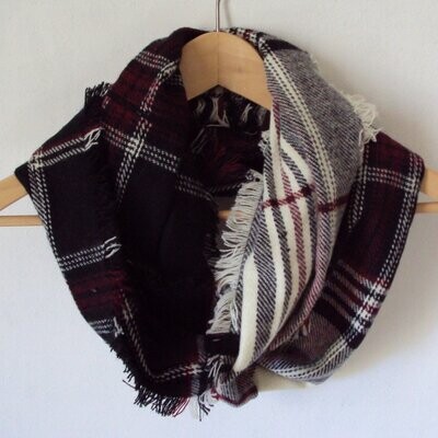 Echarpe modèle snood en laine mélangée, motif tartan, couleurs blanc-noir-rouge, 22 cm sur 60 cm, neuve