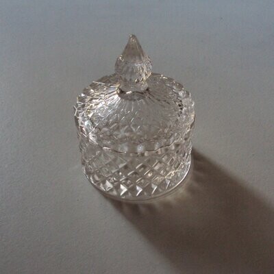 Boîte à bijoux ou autre en verre stylisé avec couvercle et poignée, diam : 8,5 cm, hauteur de 4,5 cm, neuve
