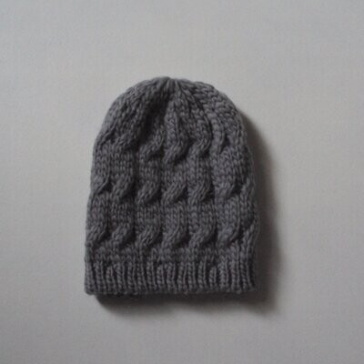 Bonnet automne-hiver, en mailles tricot fin, couleur rouge et motif fleur,  neuf