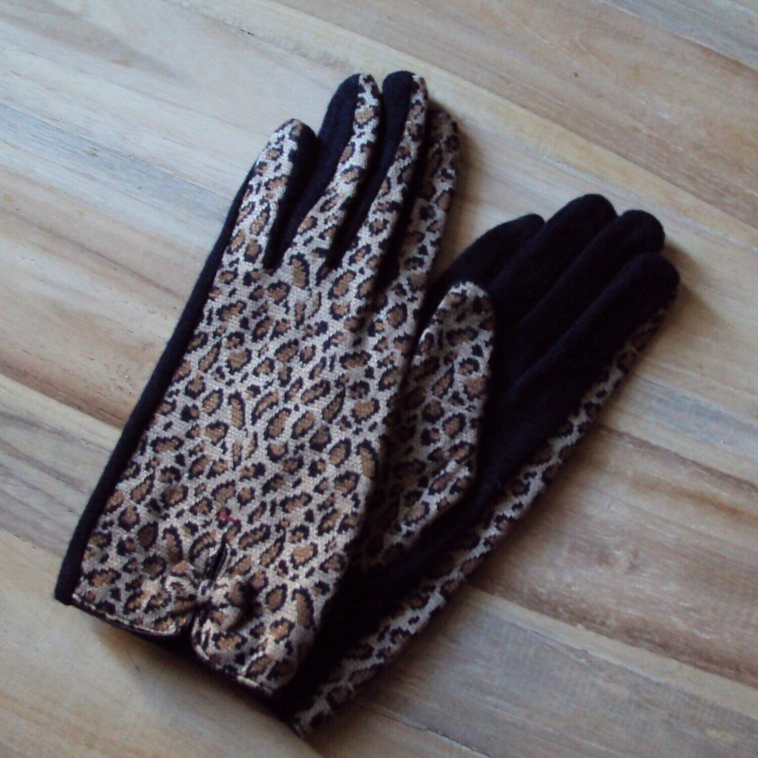 Gants  automne-hiver, laine bouillie, noir et motif léopard, TU, neufs