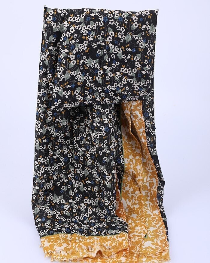 Foulard automne-hiver, motif petites fleurs, couleurs jaune ocre-écru-noir-bleu-gris, en viscose, 90 cm sur 185 cm, neuve